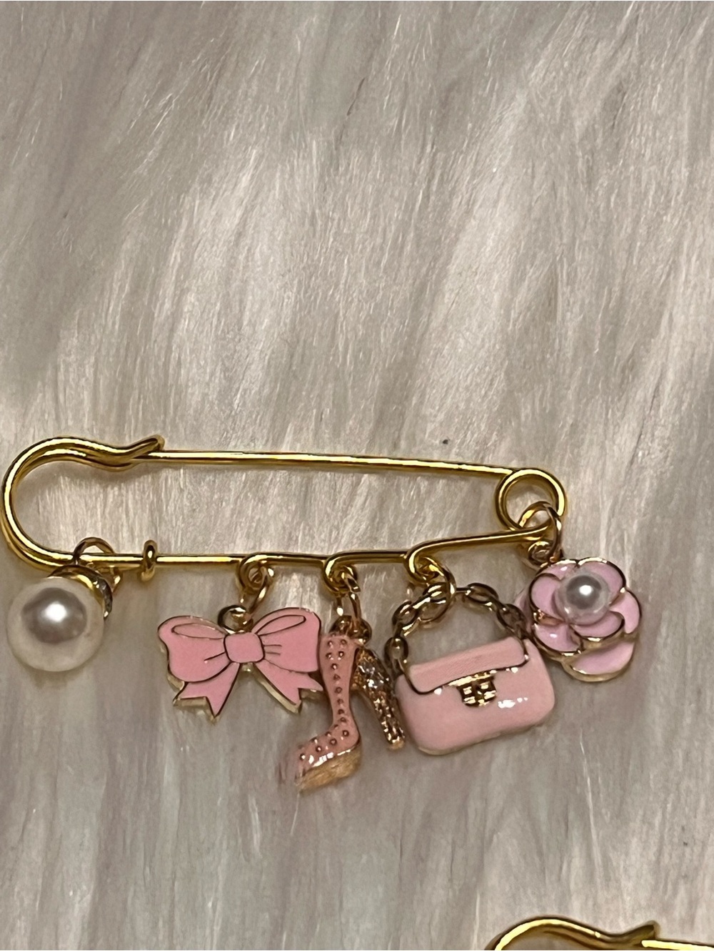 Charm Safety Pin or Brooches pink,white or black pick one Choose your color - Picture 17 of 17